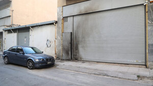 Επίθεση με γκαζάκια σε είσοδο πολυκατοικίας στον Κολωνό