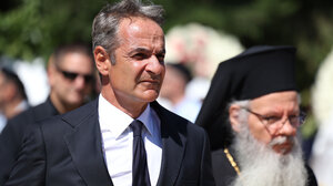 «Έφυγε το καλύτερο παιδί, ψηλέ θα μας λείψεις» – Ο επικήδειος Μητσοτάκη για Βεσυρόπουλο