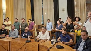 Λότζια: Στο "μικροσκόπιο" το ζήτημα των τουριστικών λεωφορείων