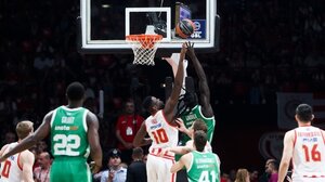 Εξιχνιάστηκαν οι απειλές κατά διαιτητών στους τελικούς Ολυμπιακού - ΠΑΟ: Συνελήφθησαν 8 «επώνυμοι» οπαδοί