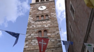 Λέσβος: Χιλιάδες πιστοί συρρέουν στην ορεινή Αγιάσο για την εικόνα της Παναγίας της Βρεφοκρατούσας