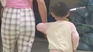 Σοκ στην Κίνα: 3χρονη πήγε στο νοσοκομείο με ένα μαχαίρι καρφωμένο στο κεφάλι - Δείτε βίντεο