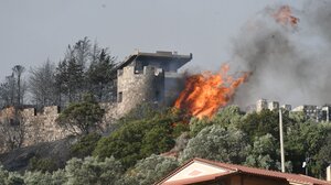Πύρινα μέτωπα σε Πρέβεζα, Ζάκυνθο, Αχαΐα και Χίο - Ανεξέλεγκτες πυρκαγιές απειλούν ζωές και περιουσίες