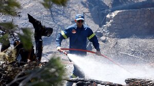 Μαίνεται η πυρκαγιά στη Βρυσούλα Πρέβεζας - Απομακρύνονται οι ηλικιωμένοι από το χωριό