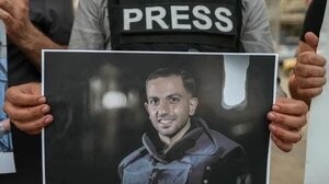 Ανάλυση Guardian για τη δολοφονία δημοσιογράφων στη Γάζα: «Το Ισραήλ εξολοθρεύει τους μάρτυρες»