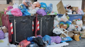 Σωρός τα σκουπίδια στις Τρεις Βαγιές