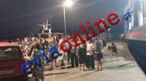 Νέα Στύρα: Το πλοίο παραμένει κολλημένο στην ξέρα 