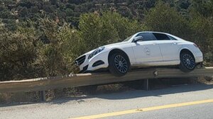 ΒΟΑΚ: Ταξί ... "σκαρφάλωσε" στις μπάρες στο Σεληνάρι 