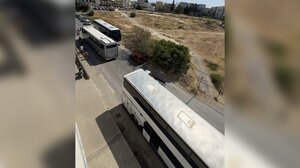 Κυκλοφοριακό χάος και κίνδυνος στην Κηπούπολη από τα τουριστικά λεωφορεία της λαϊκής αγοράς Πατελών