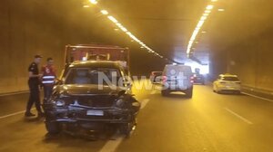 Τροχαίο στην Ποσειδώνος: Νεκρός οδηγός που έπαθε ανακοπή και καρφώθηκε σε τούνελ