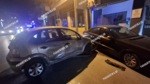 Τροχαίο τα ξημερώματα - Έχασε τον έλεγχο κι έπεσε σε σταθμευμένα οχήματα!