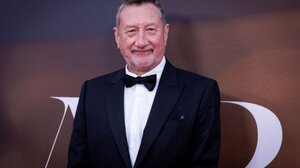 Ο Στίβεν Νάιτ αναλαμβάνει το σενάριο της νέας ταινίας Τζέιμς Μποντ