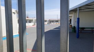 Όνειρα κλεισμένα σε κοντέινερ: Αρκαλοχώρι και Θραψανό περιμένουν τα σχολεία που τους στέρησε ο σεισμός