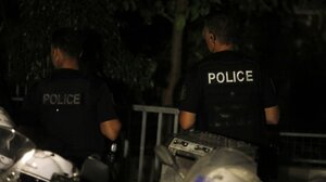 Συναγερμός στον Κολωνό: Ύποπτο αντικείμενο δίπλα σε κάδο απορριμμάτων