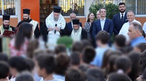 Στον αγιασμό του 8ου Δημοτικού Νέας Φιλαδέλφειας για την έναρξη της νέας σχολικής χρονιάς ο Κυρ. Μητσοτάκης