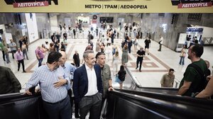Επίσκεψη του Πρωθυπουργού στο σταθμό μετρό Συντάγματος 