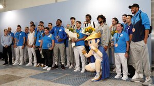 Eurobasket 2025: Εν μέσω αποθέωσης η επιστροφή της "χάλκινης" Εθνικής (βίντεο)