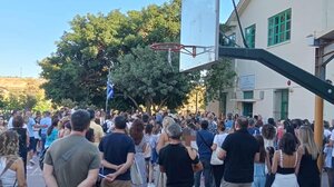 Γέμισαν οι αυλές με παιδικές φωνές - Πρώτη μέρα σχολείου στο Ηράκλειο