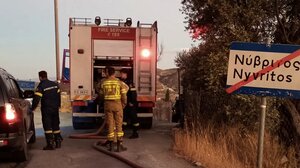 Φωτιά στη Νύβριτο: Ολονύχτια επιφυλακή για τις αναζωπυρώσεις