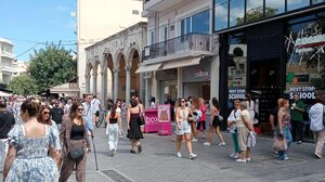 Ηράκλειο: “Κρύωσε” ο καιρός, παρέμεινε "ζεστή" η κίνηση στο κέντρο της πόλης!