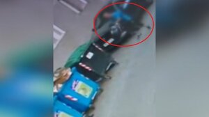 Γκύζη: Βίντεο ντοκουμέντο από τη στιγμή που ο 59χρόνος οπλίζει και σημαδεύει υπάλληλο καθαριότητας