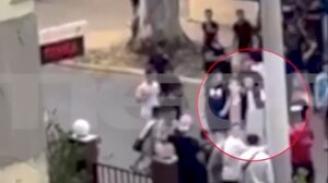 Ασπρόπυργος: Βίντεο από τη στιγμή της επίθεσης ανηλίκων σε 14χρονο έξω από σχολείο