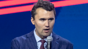 Ένοπλος που παρίστανε τον αστυνομικό συνελήφθη στο στάδιο όπου θα τελεστεί η κηδεία του Τσάρλι Κερκ