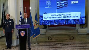 Αλλαγές στις Ένοπλες δυνάμεις: «Φρένο» στις αναβολές, «παράθυρο» για νέες αυξήσεις