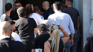 Εμπρησμός απορριμματοφόρων: ο υπεράνω υποψίας ηθικός αυτουργός και ο «ψυχικά διαταραγμένος» φυσικός αυτουργός