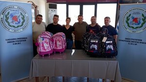 Δωρεά σχολικών ειδών από την Ενωση Στρατιωτικών ΠE Ηρακλείου