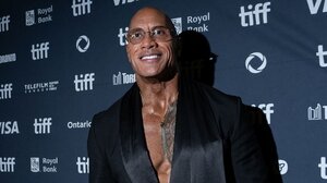 "Lizard Music": Ο "The Rock" γίνεται "Chicken Man" στη νέα του ταινία 