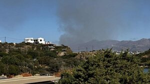 Τεράστια κινητοποίηση για τη μεγάλη φωτιά στον ΧΥΤΑ Αγίου Νικολάου - Μήνυμα του 112 (video)