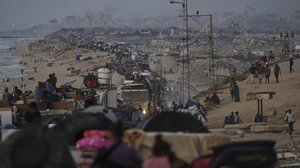 Το Ισραήλ βομβαρδίζει την Πόλη της Γάζας ενώ η Χαμάς ζυγίζει το σχέδιο του Τραμπ