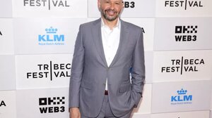 Τζον Κράιερ για το «Two and a Half Men»: «Έπαιρνα το 1/3 της αμοιβής του Τσάρλι Σιν»