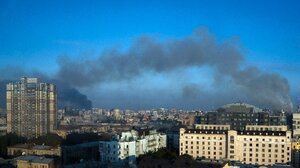 Έσβησε η πυρκαγιά στην έδρα της κυβέρνησης στο Κίεβο - Νεκροί και τραυματίες από την αεροπορική επίθεση