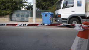 Πως έγινε η τραγωδία με τον νεκρό άνδρα σε κάδο ανακύκλωσης ρούχων