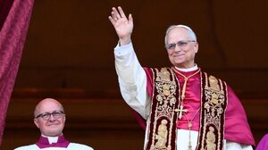 Πάπας Λέων ο ΙΔ': "Διάβασα ότι ο Μασκ πρόκειται να γίνει ο πρώτος τρισεκατομμυριούχος στον κόσμο. Τί σημαίνει;"