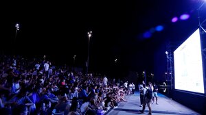 Ελλάδα - Τουρκία: Γαλανόλευκες οι πλατείες για τον ημιτελικό του EuroBasket