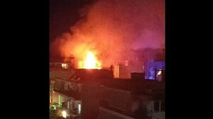 Πρέβεζα: Μεγάλη φωτιά σε διαμέρισμα μετά από έκρηξη φιάλης υγραερίου – Εκκενώθηκε η πολυκατοικία