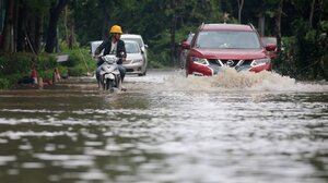 Σαρώνει το Βιετνάμ ο τυφώνας Μπουαλόι – Ένας νεκρός και 12 αγνοούμενοι