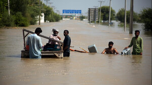 Σφοδρές βροχοπτώσεις στην Ινδία: Κατολισθήσεις προκάλεσαν τον θάνατο τουλάχιστον 15 ανθρώπων