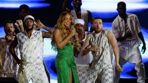 Η Μαράια Κάρεϊ θα δώσει συναυλία σε μια πλωτή σκηνή στο τροπικό δάσος του Αμαζονίου