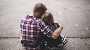 Η τέλεια αγκαλιά – Οι 4 κανόνες, σύμφωνα με την επιστήμη