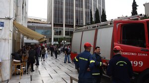 Υπό έλεγχο η φωτιά στο υπόγειο πάρκινγκ του Πύργου Αθηνών