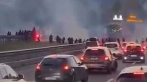 Χάος στην Ιταλία: Ξύλο στην Εθνική οδό μεταξύ χούλιγκαν ομάδων Γ' Εθνικής (Βίντεο)