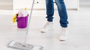 Το μυστικό στον καθαρισμό για πατώματα που λάμπουν