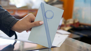 Δημοσκόπηση MRB: Στις 15,6 μονάδες η διαφορά ΝΔ και ΠΑΣΟΚ - Μεγάλο «αγκάθι» η ακρίβεια