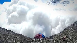 Καρακορούμ: Κινδύνευσαν ορειβάτες από τεραστίων διαστάσεων χιονοστιβάδα