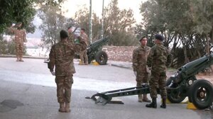 «Έπεσαν» οι κανονιοβολισμοί από τον Λυκαβηττό για την επέτειο της 28ης Οκτωβρίου - Δείτε βίντεο