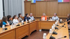 Επίσκεψη της Κινηματογραφικής Ομάδας του 8ου Γυμνασίου Ηρακλείου στον Περιφερειάρχη Κρήτης